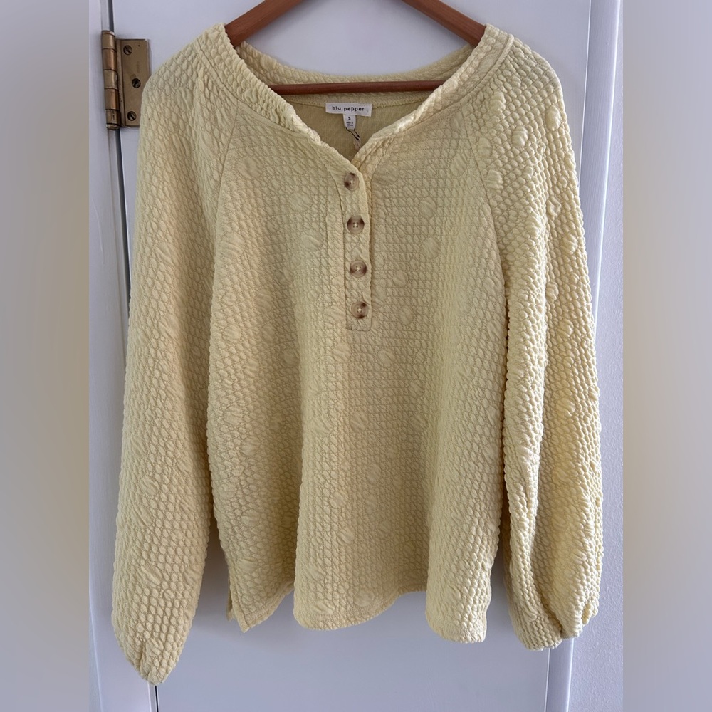 Blu Pepper Textured soft yellow Blouse NWT